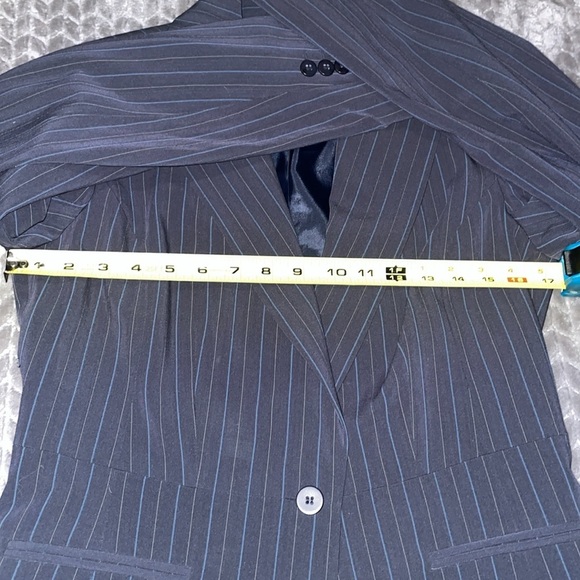 East 5th Business Suit.  Blazer and slacks.  Size 6. Multi color pin strips. - Picture 7 of 16
